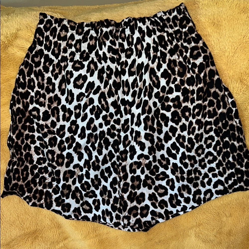 NWT H&M Leopard Print shorts- high waist